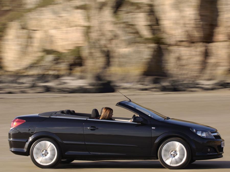  Vauxhall Astra TwinTop 2006 года  (фото 12 из 30)